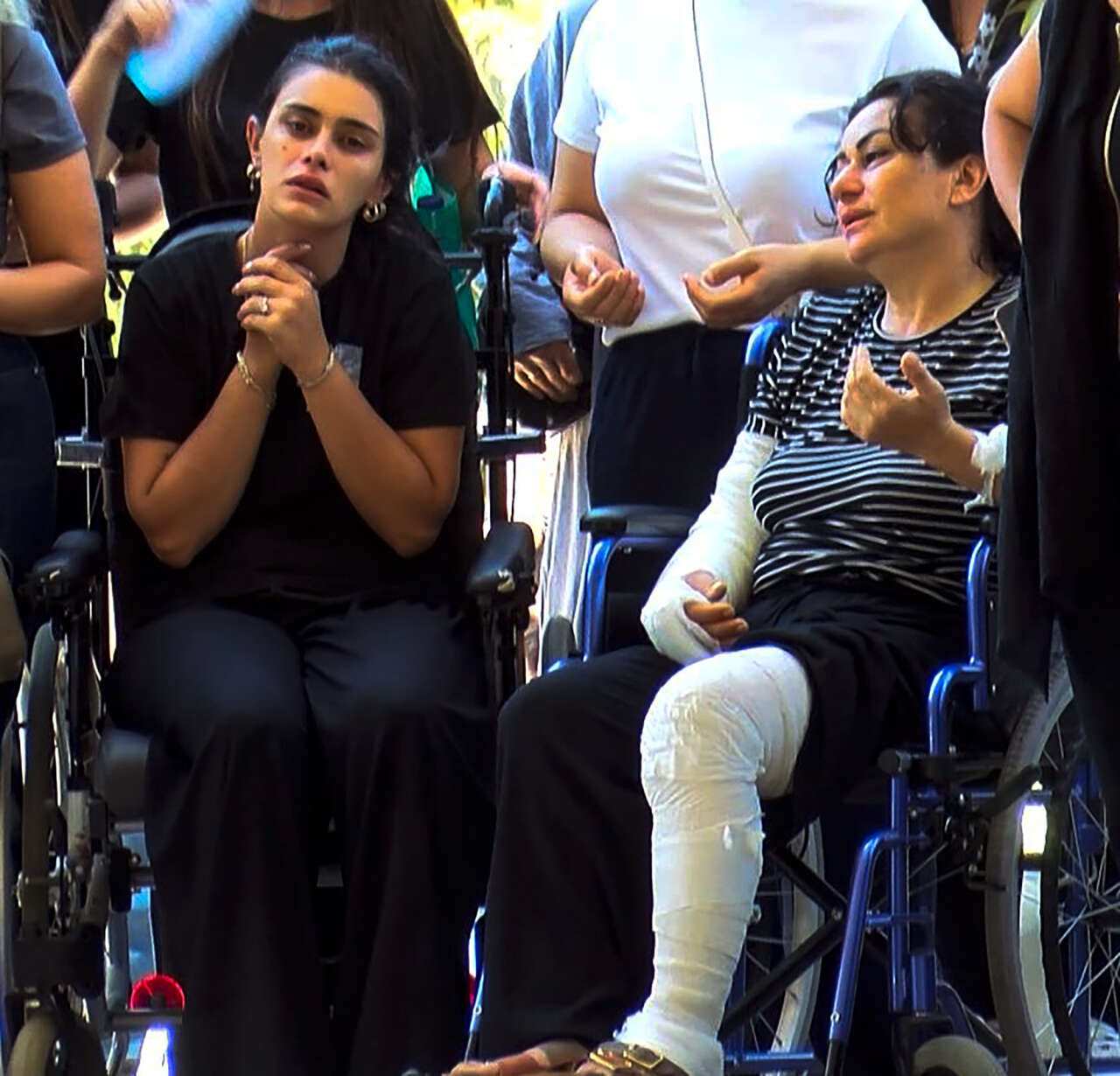 Emekli polis ve oğlu öldürülmüştü! Cenazede yürek yakan görüntü 11